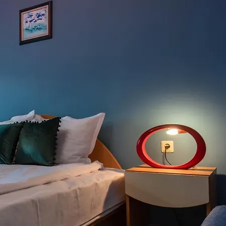 Private In The Centre 아파트