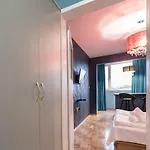 Private In The Centre Apartment *