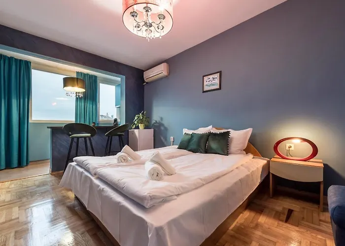 Private In The Centre * فارنا