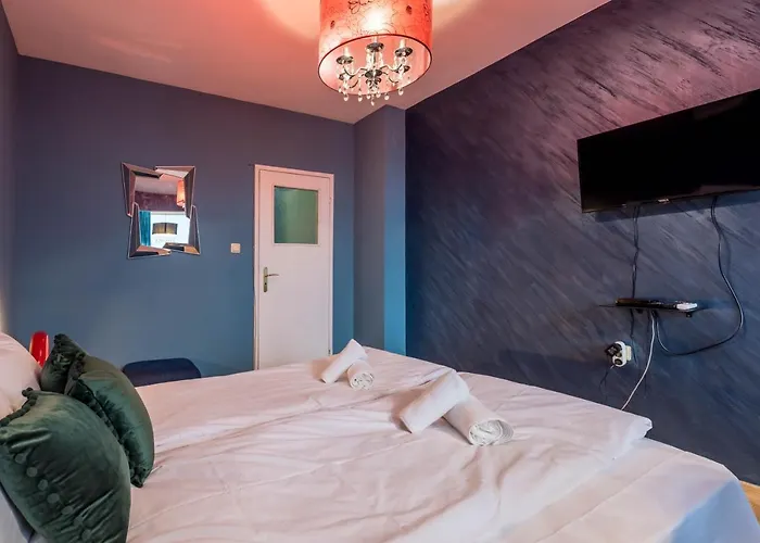 Private In The Centre فارنا