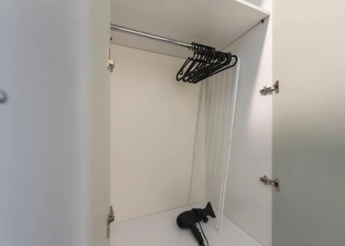 Private In The Centre *