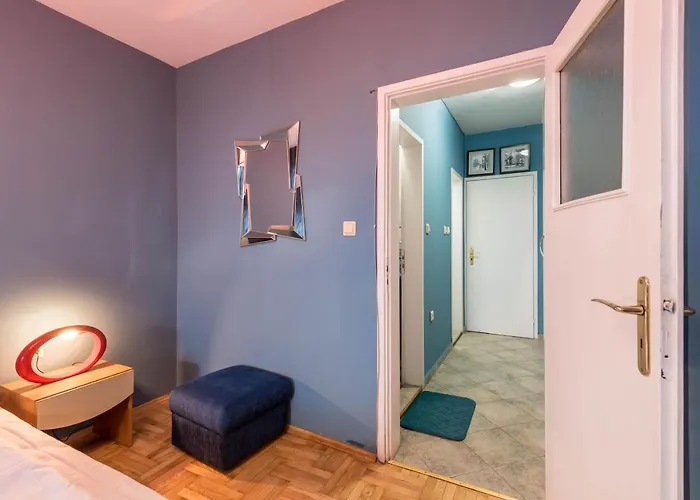 Private In The Centre فارنا