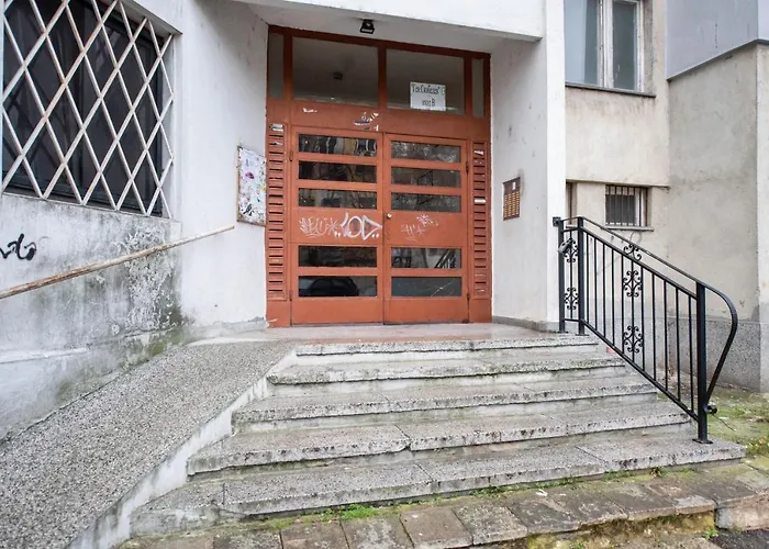 Private In The Centre *